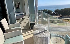Spacious 2 Bedroom Space With Breathtaking Seaview